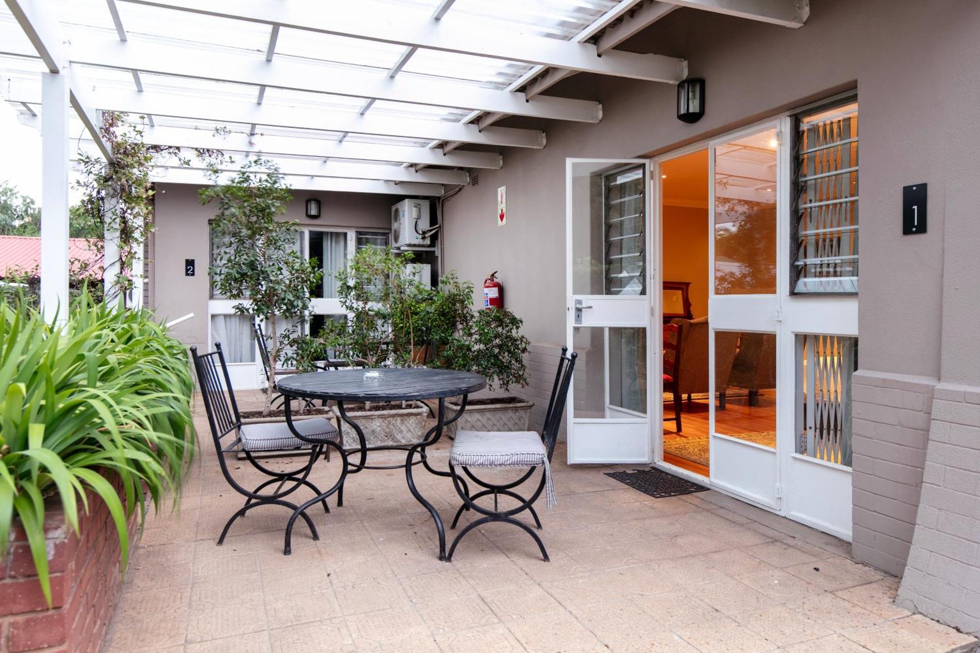 137 Murray Pensión Pretoria-Noord Exterior foto