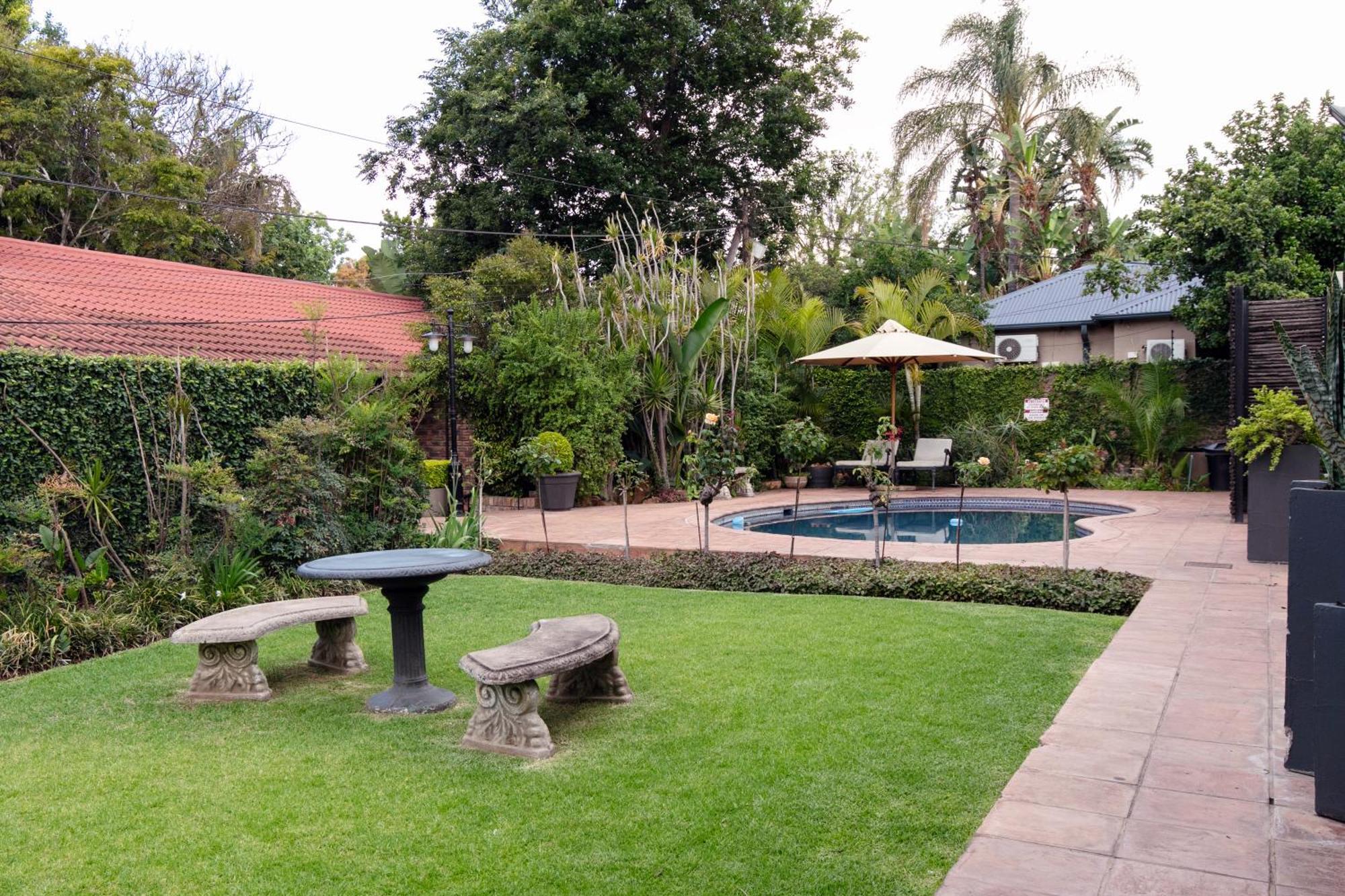 137 Murray Pensión Pretoria-Noord Exterior foto